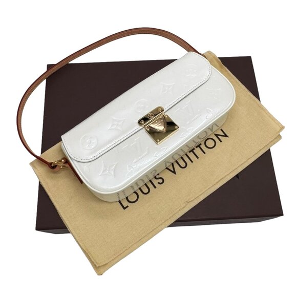Authentic Louis Vuitton Perle Monogram Vernis Malibu Street Clutch Bag - Picture 3 of 16